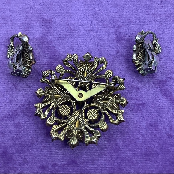 Vintage Florenza signed Green and Gold Brooch and Earring Set - Picture 8 of 9